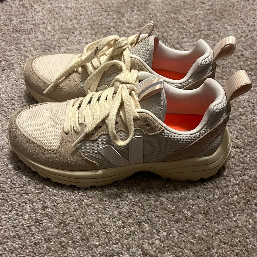 Veja women’s Venturi sneakers